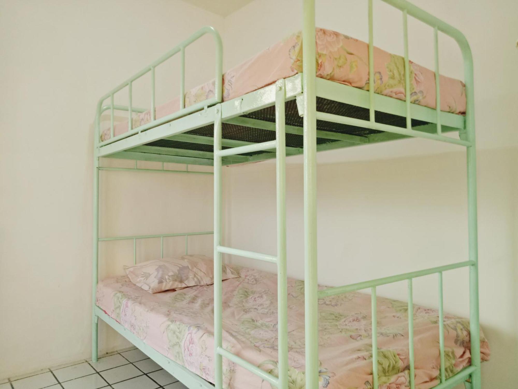 Griya Backpacker Pak Yon Bed & Breakfast Malang Exterior photo