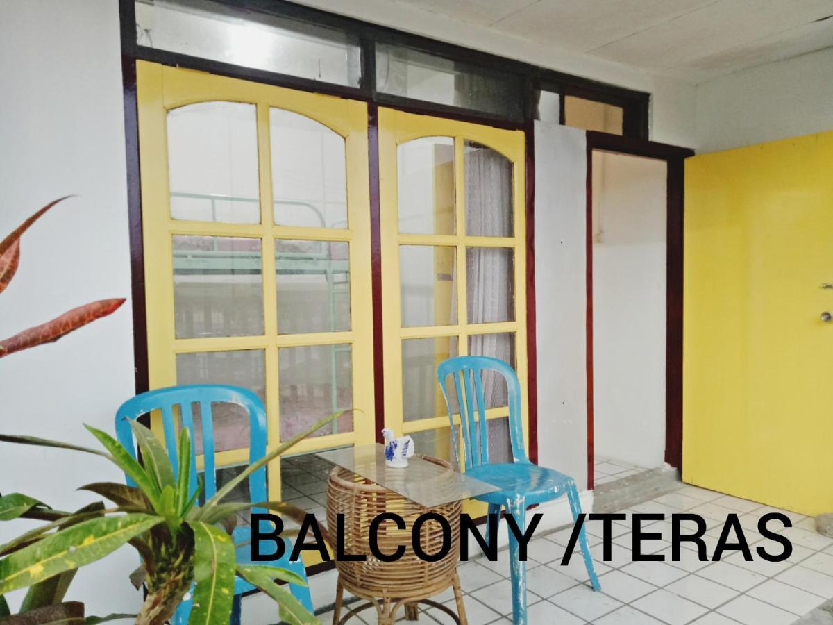 Griya Backpacker Pak Yon Bed & Breakfast Malang Exterior photo