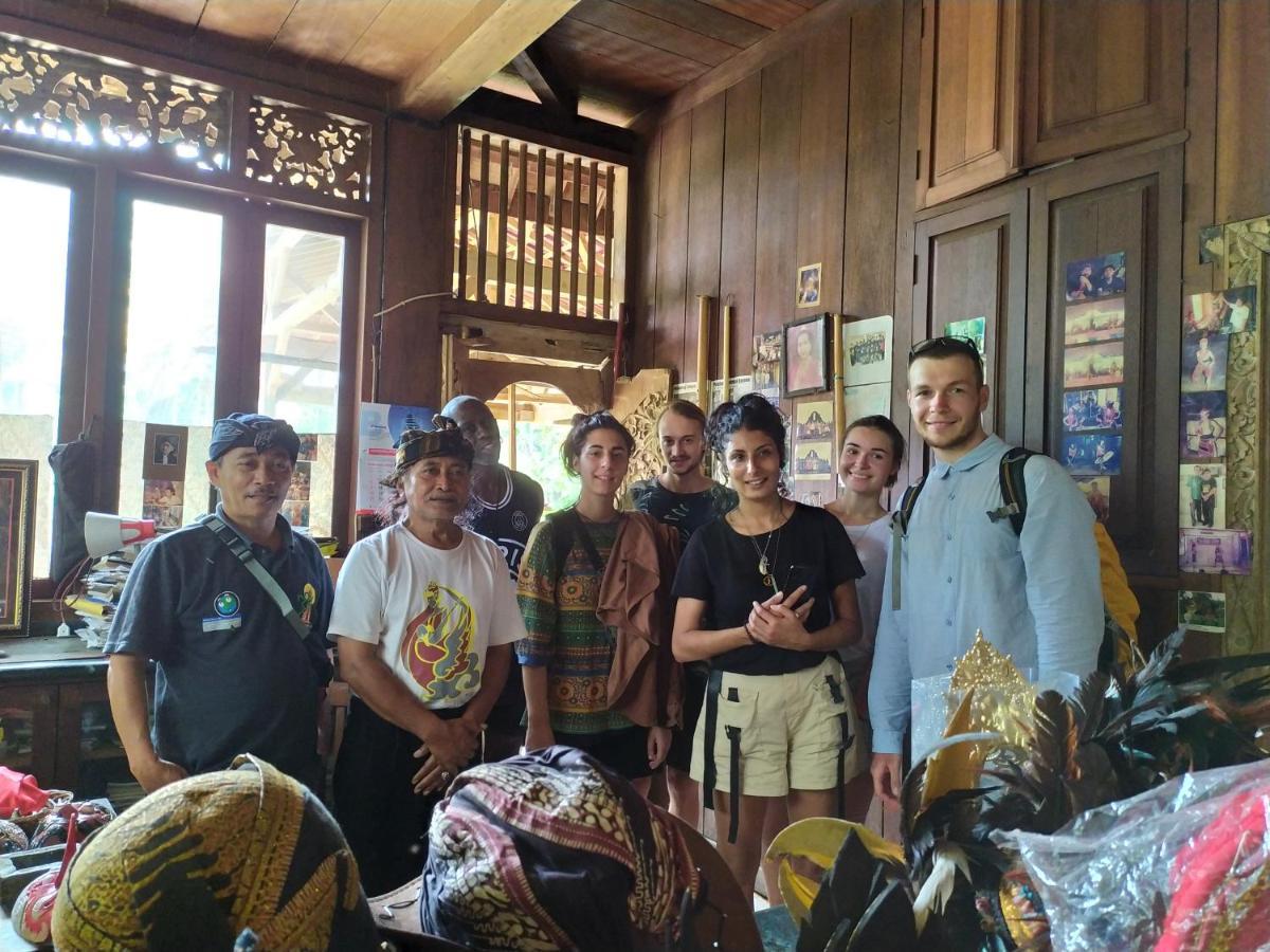 Griya Backpacker Pak Yon Bed & Breakfast Malang Exterior photo
